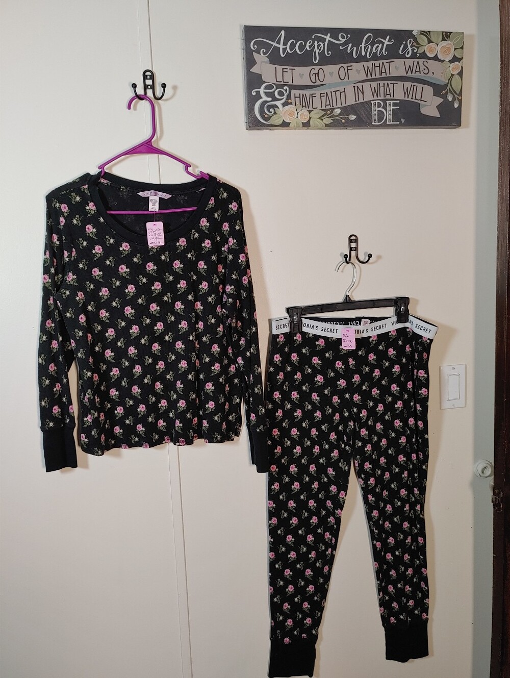 Adorable Victoria's Secret Size Large Rose Print Thermal Long Sleeve Pajama Set